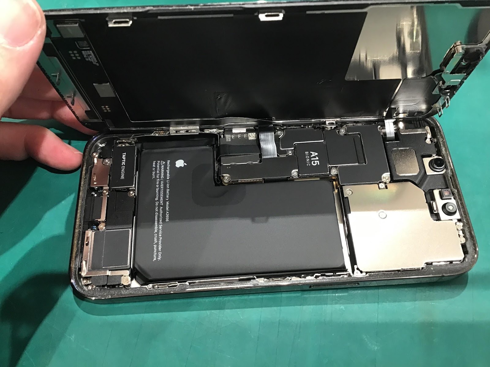 iPhone13Proの画面交換修理ならデータそのまま・即日修理のスマホ修理工房　丸井錦糸町店へ！